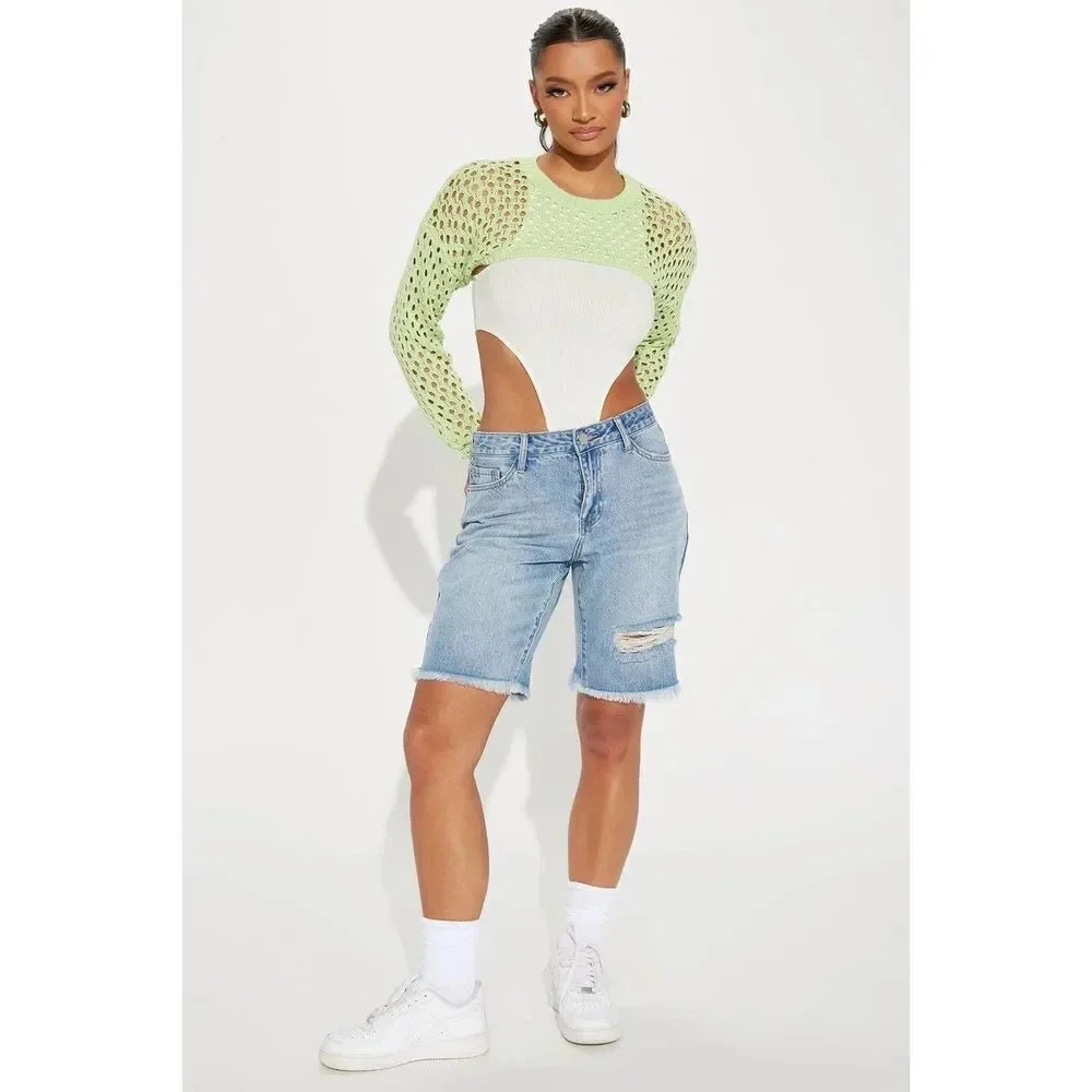 Fashion Nova Denim Bermudas Size 1 XS Distressed Non Stretch Raw Hem NWT